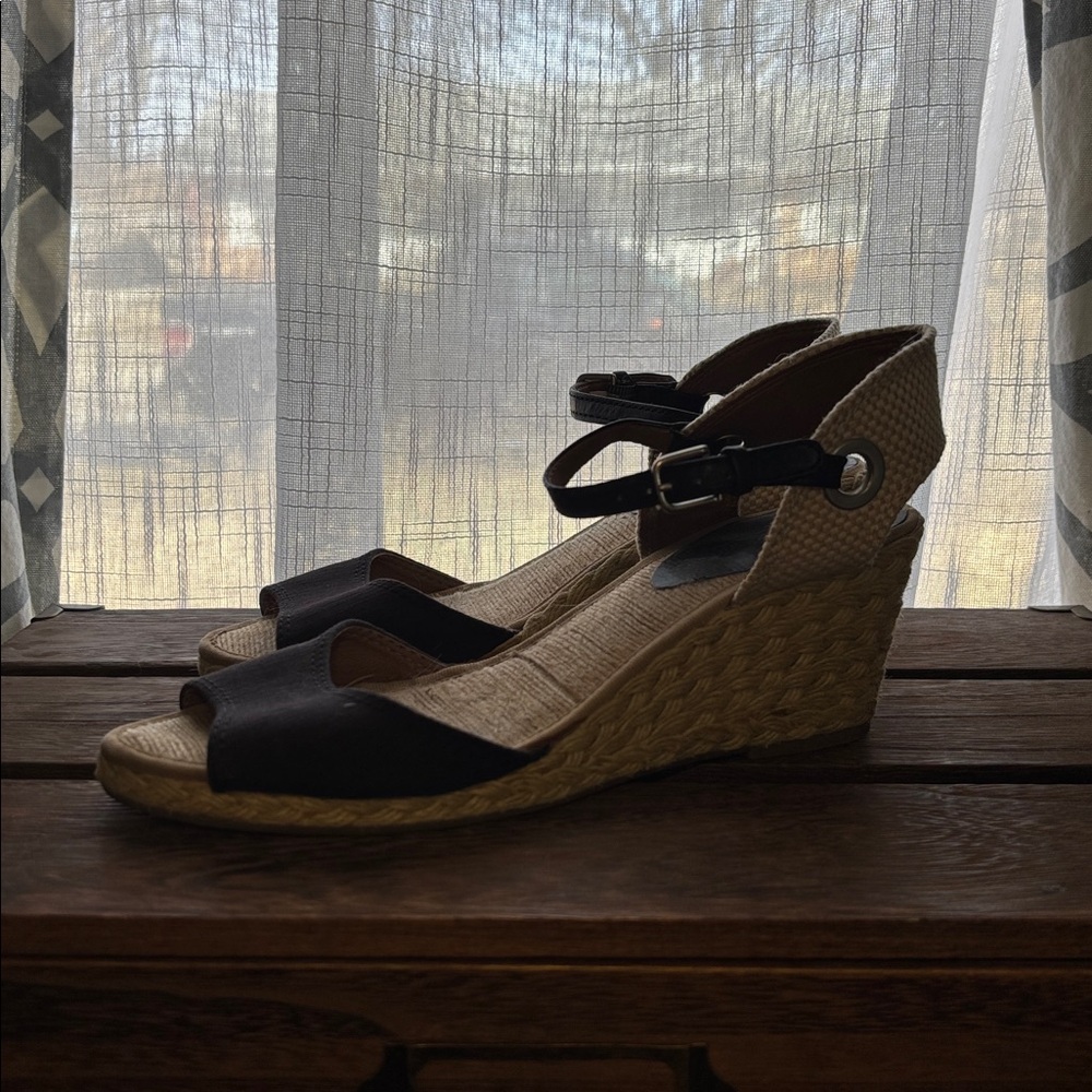 Lucky Brand Black Wedge Sandals - Picture 2 of 9